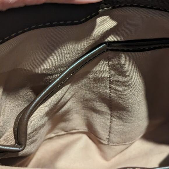 Liz Claiborne New York Crossbody Brown Pebbled Leather Bag in Like New Condition - Picture 7 of 12